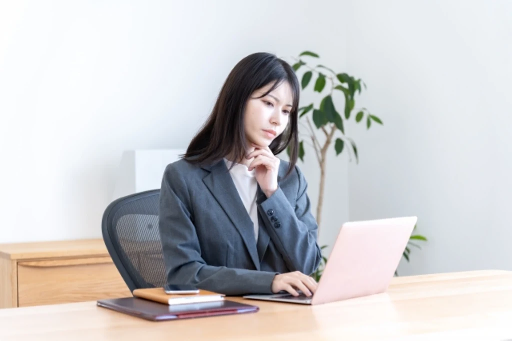 正社員採用で試用期間中は契約社員として雇用しても良い？